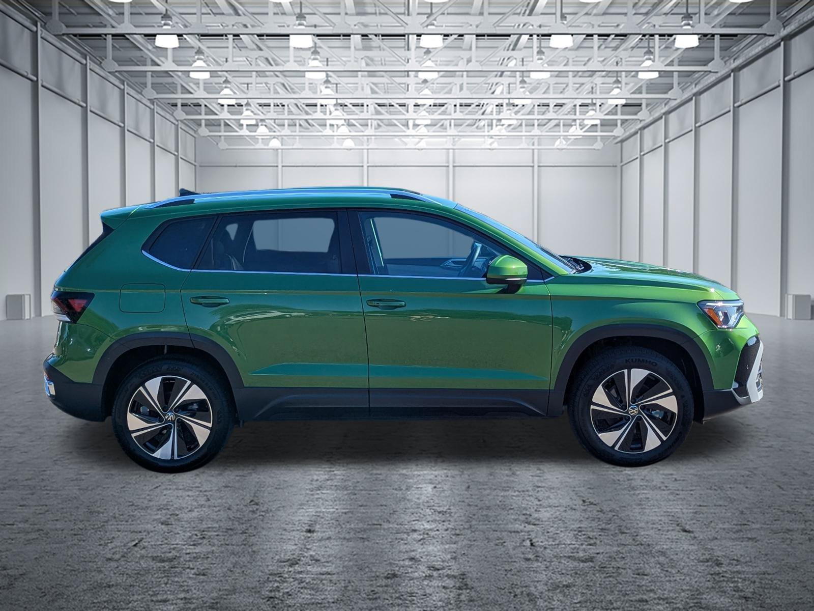 Used 2025 Volkswagen Taos SE w/ Panoramic Sunroof Package AWD/4WD image 6