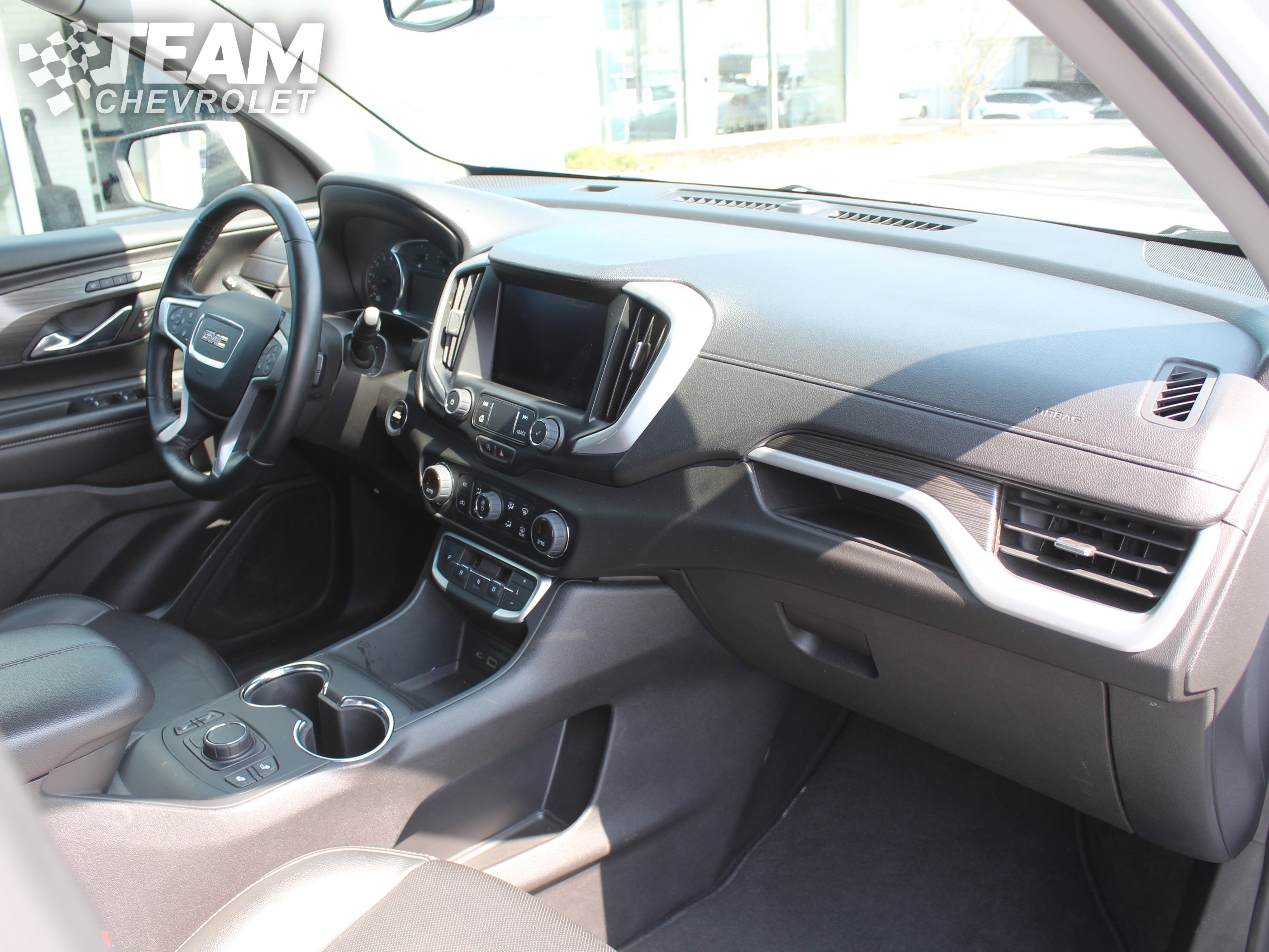 Used 2024 GMC Terrain SLT image 26