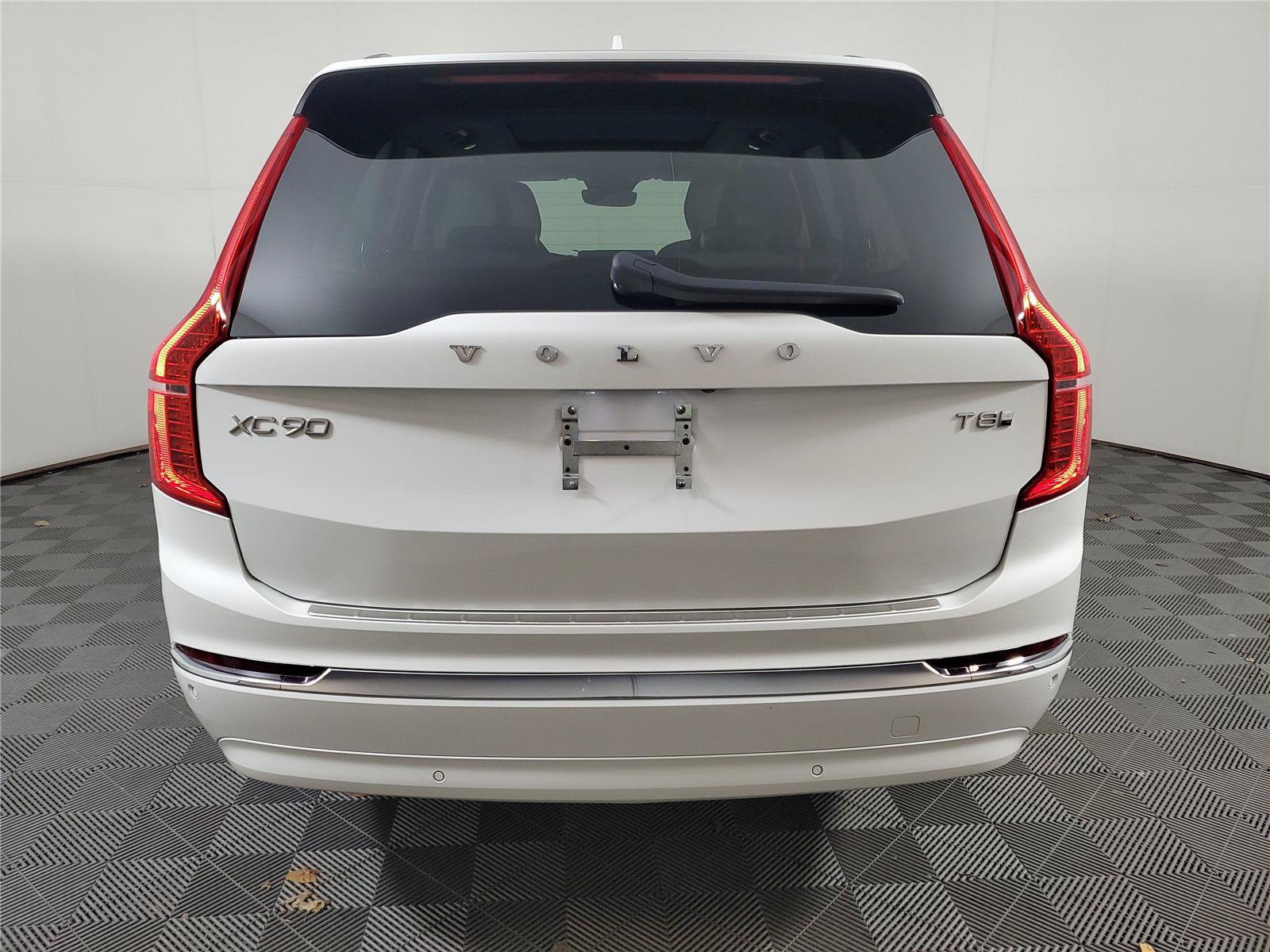 Certified 2025 Volvo XC90 T8 Plus w/ Protection Package Premier AWD/4WD image 5