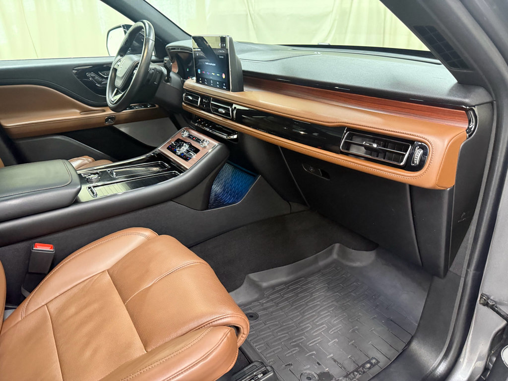 Used 2022 Lincoln Aviator Grand Touring w/ Equipment Group 301A AWD/4WD image 29