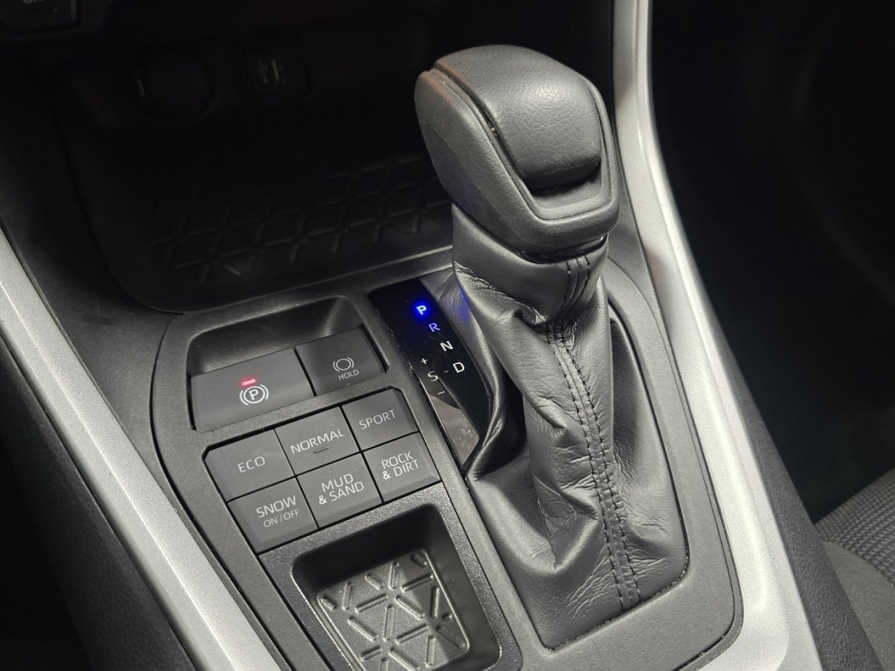 Certified 2024 Toyota RAV4 LE image 27