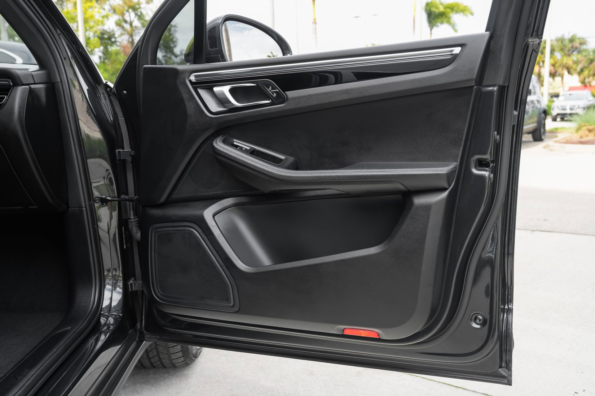 Used 2022 Porsche Macan image 38