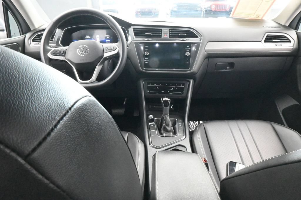 Used 2024 Volkswagen Tiguan SE FWD image 38