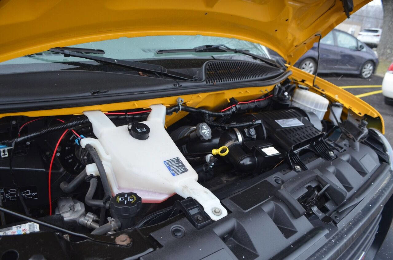 Used 2018 GMC Savana 3500 Extended w/ Driver Convenience Package image 12