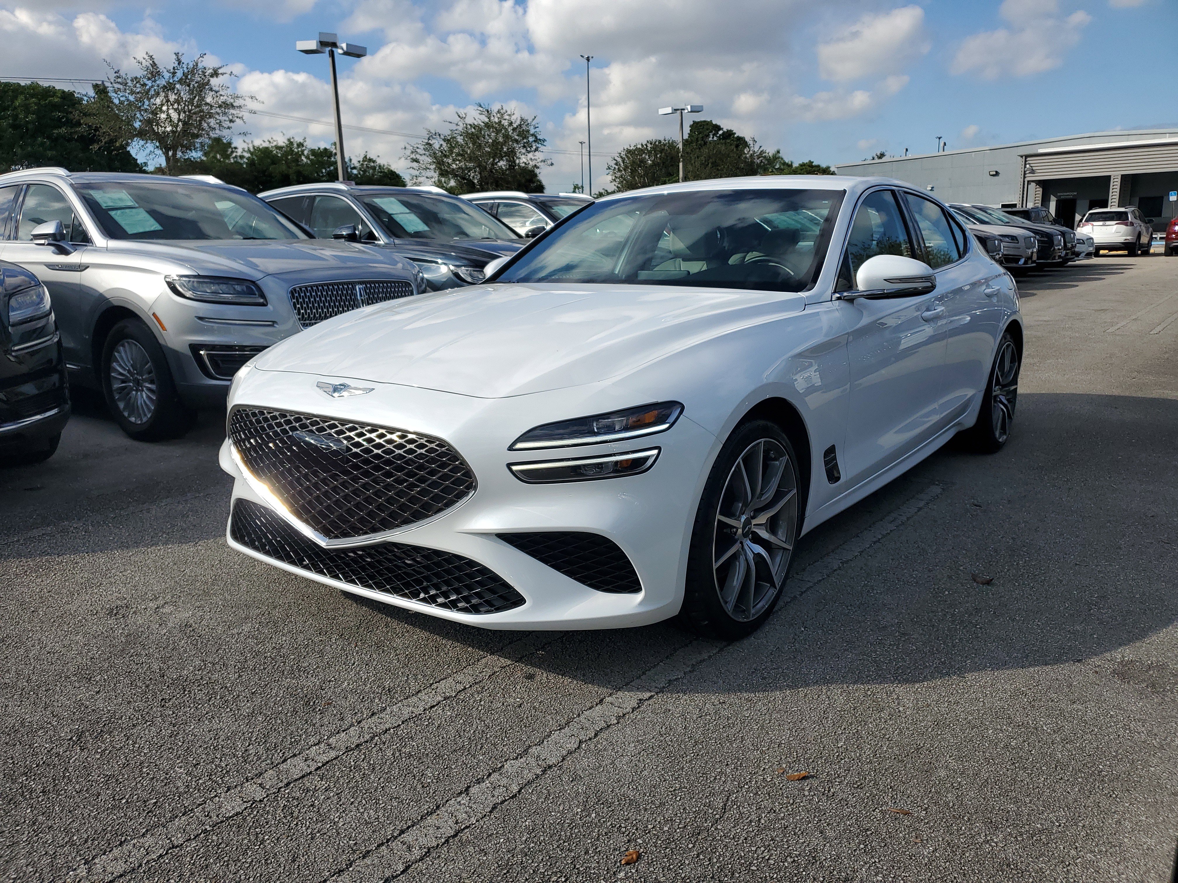 Used 2023 Genesis G70 2.0T image 3