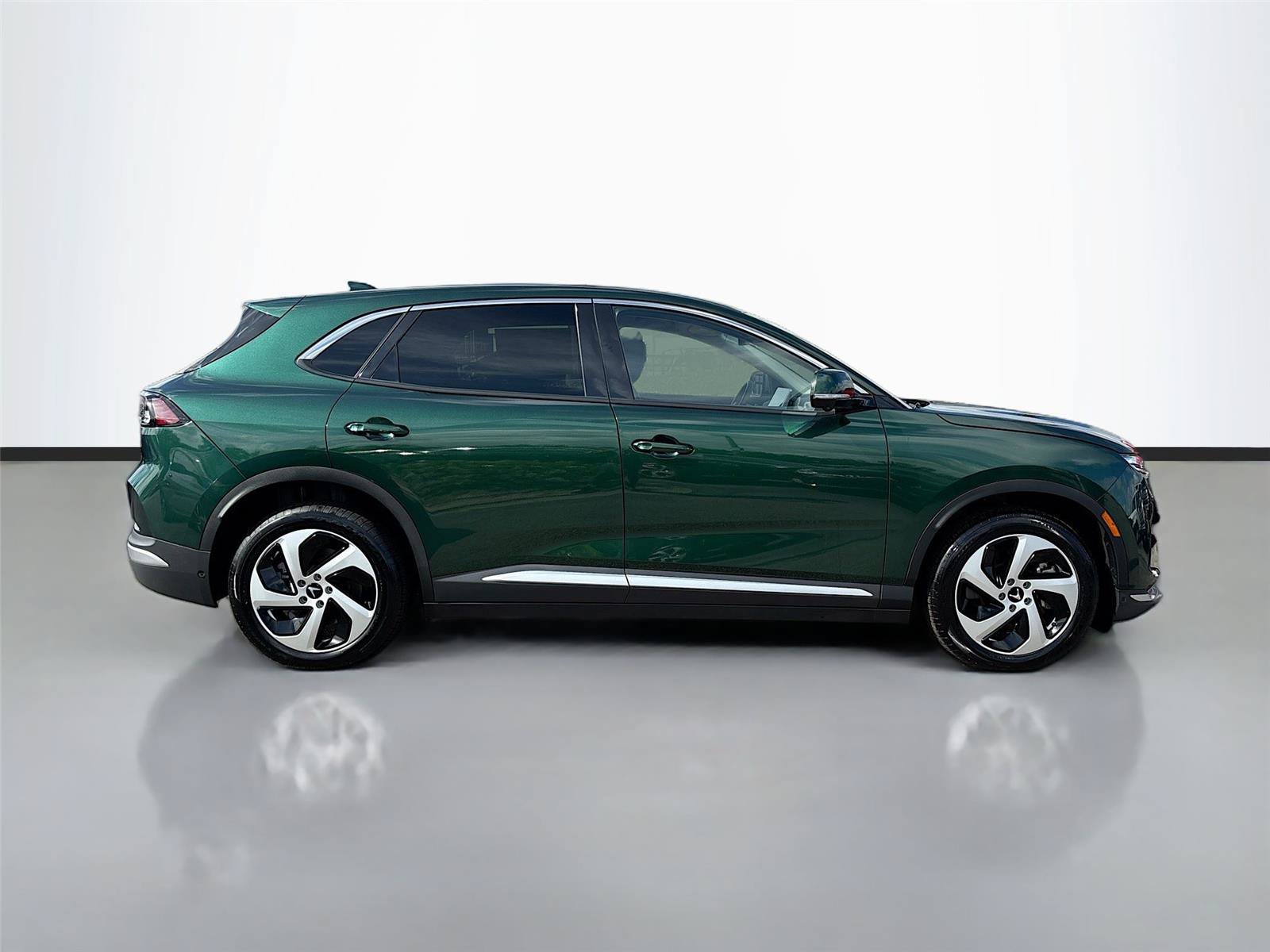 New 2025 VinFast VF 8 Eco AWD/4WD image 8