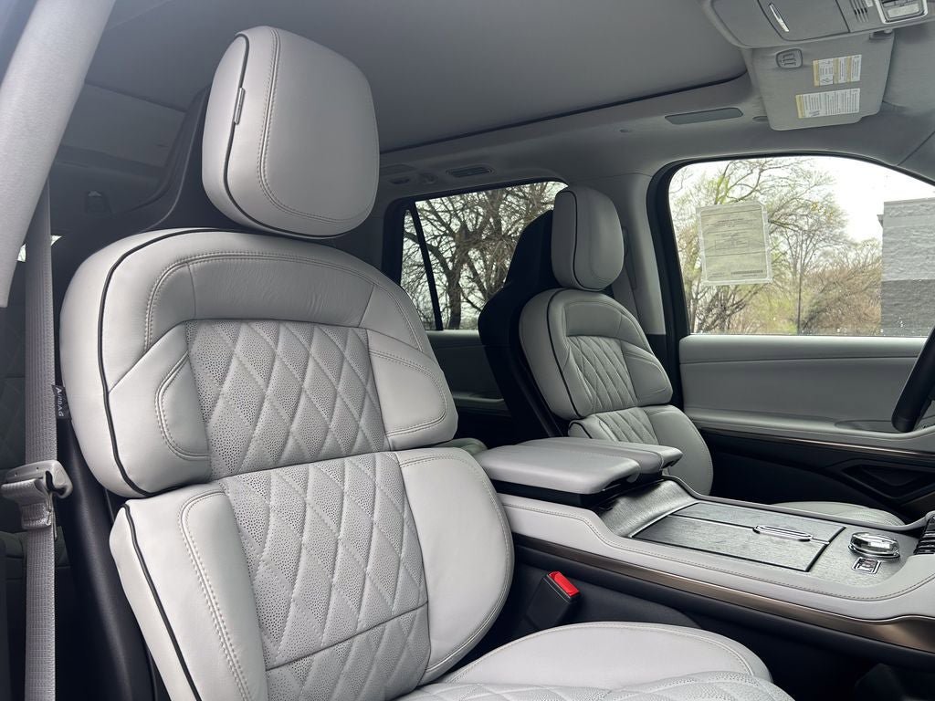 New 2026 Lincoln Navigator Black Label AWD/4WD image 30