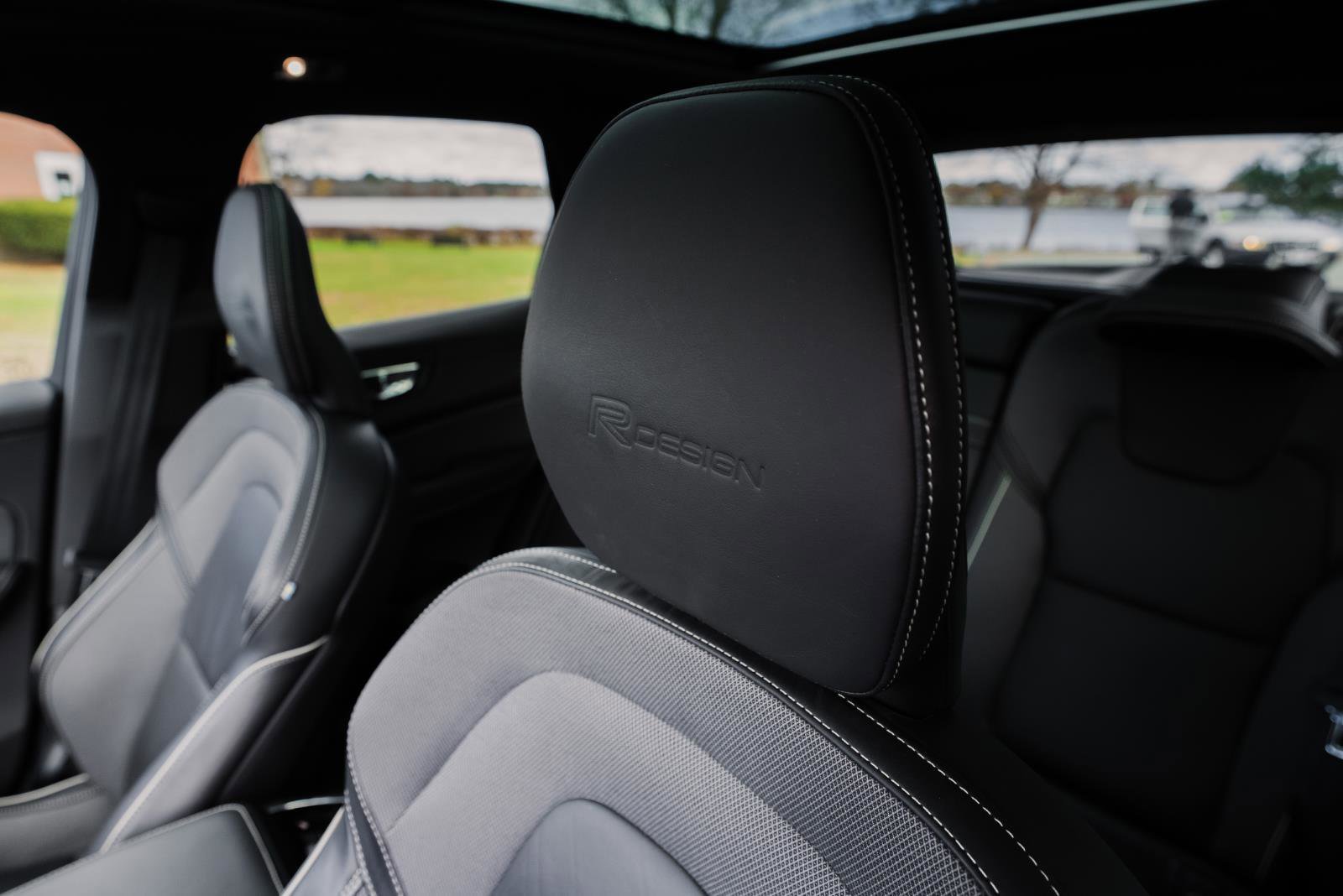 Used 2020 Volvo XC60 T6 R-Design image 24