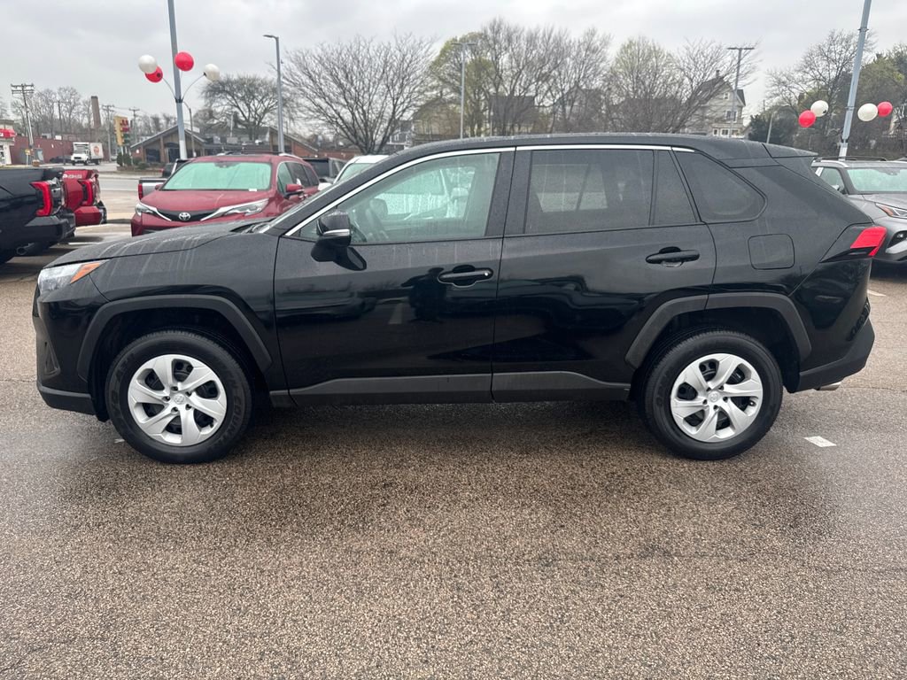 Used 2024 Toyota RAV4 LE image 4
