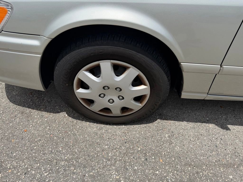 Used 2000 Toyota Camry LE FWD image 9