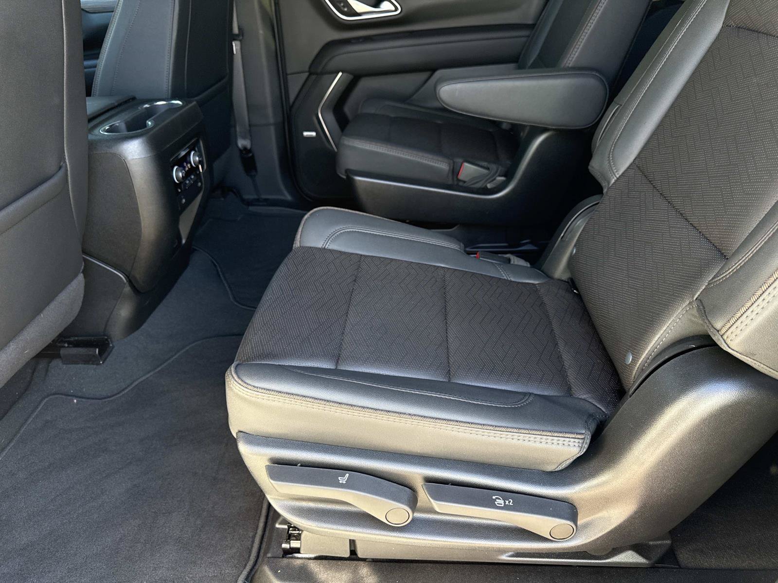 Used 2024 Chevrolet Suburban High Country AWD/4WD image 10
