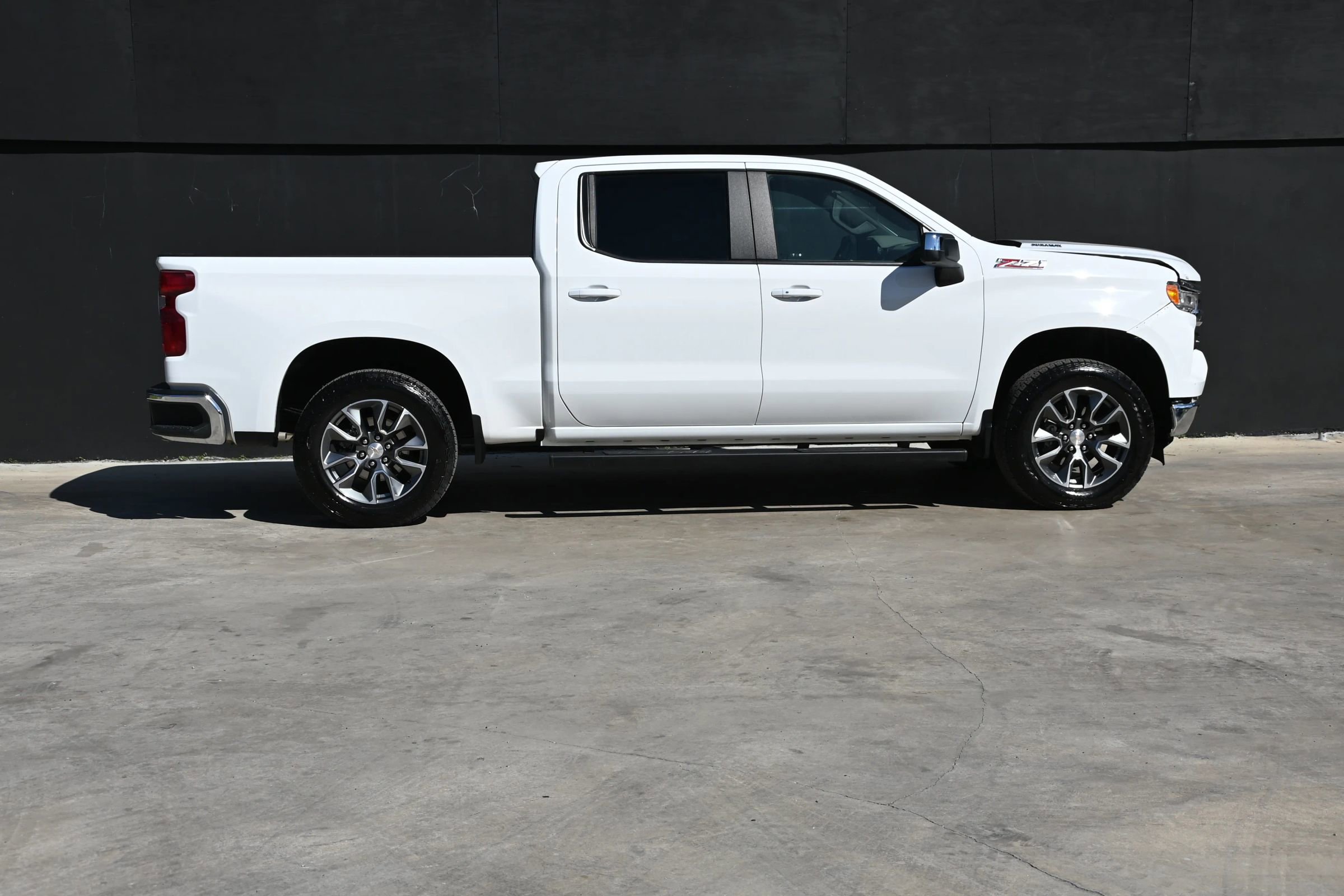 Used 2024 Chevrolet Silverado 1500 LT w/ Z71 Off-Road Package image 6