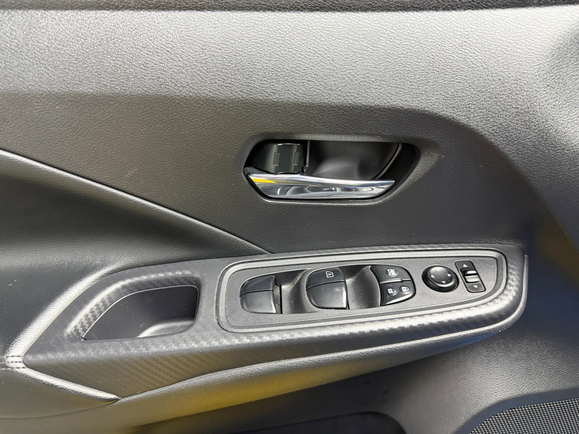 Used 2020 Nissan Versa SV image 29