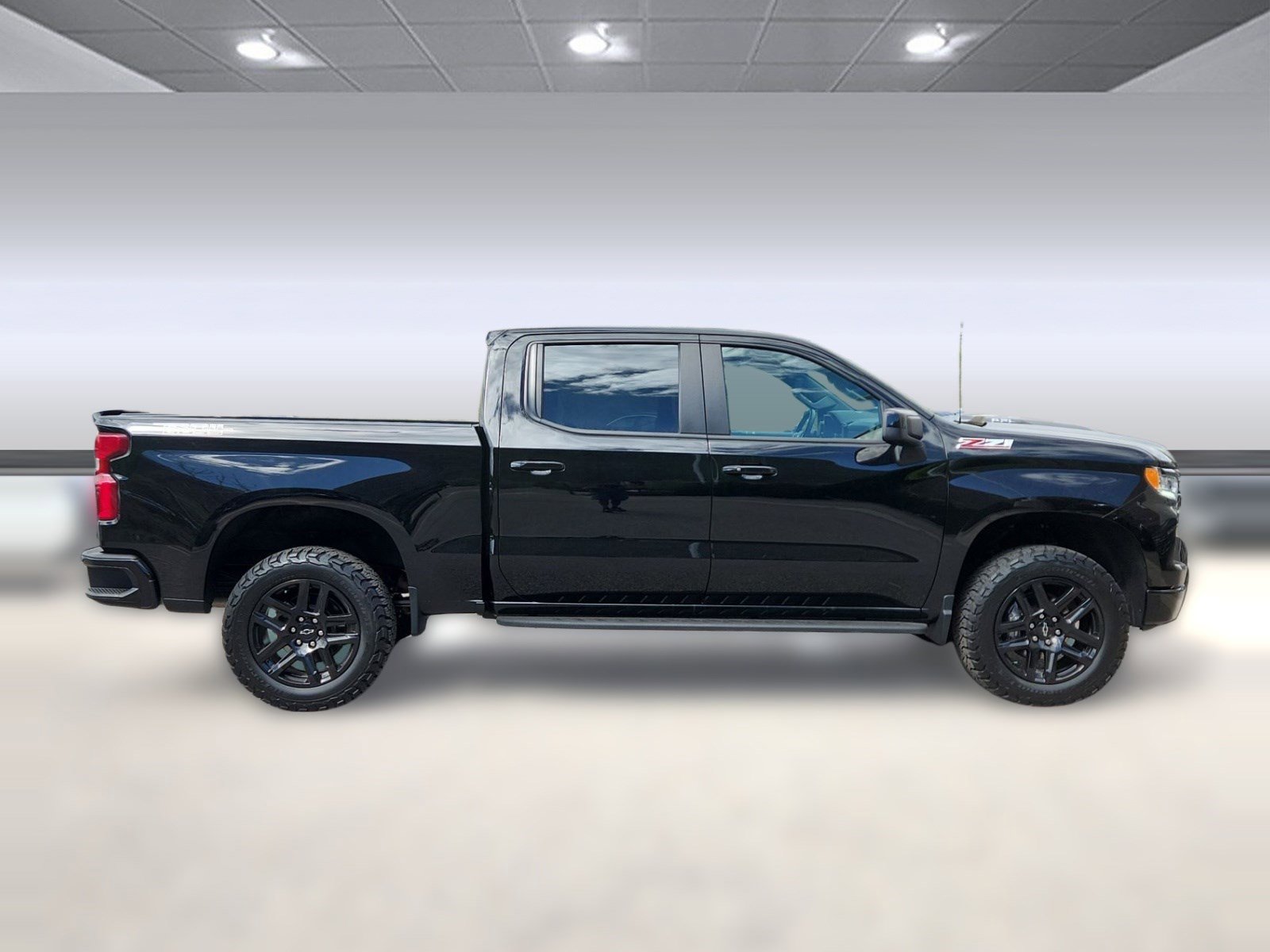 Used 2025 Chevrolet Silverado 1500 LT Trail Boss w/ Convenience Package II AWD/4WD image 8