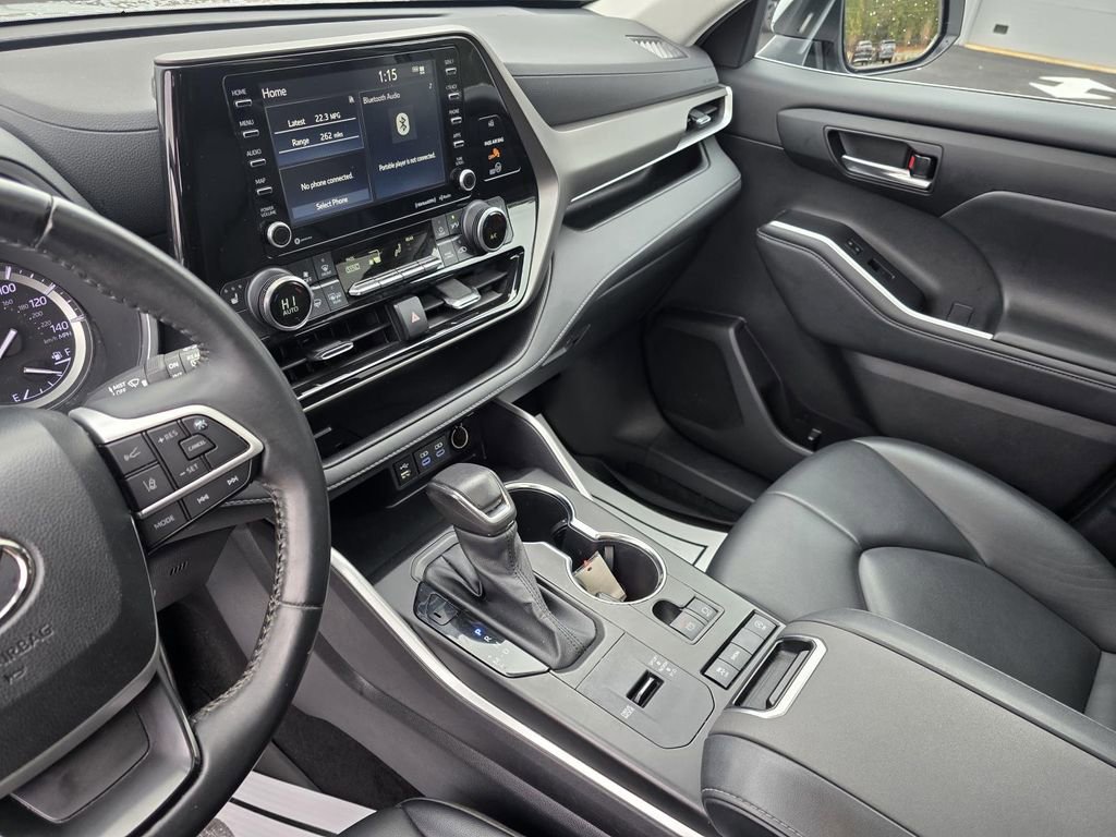 Used 2022 Toyota Highlander XLE image 20