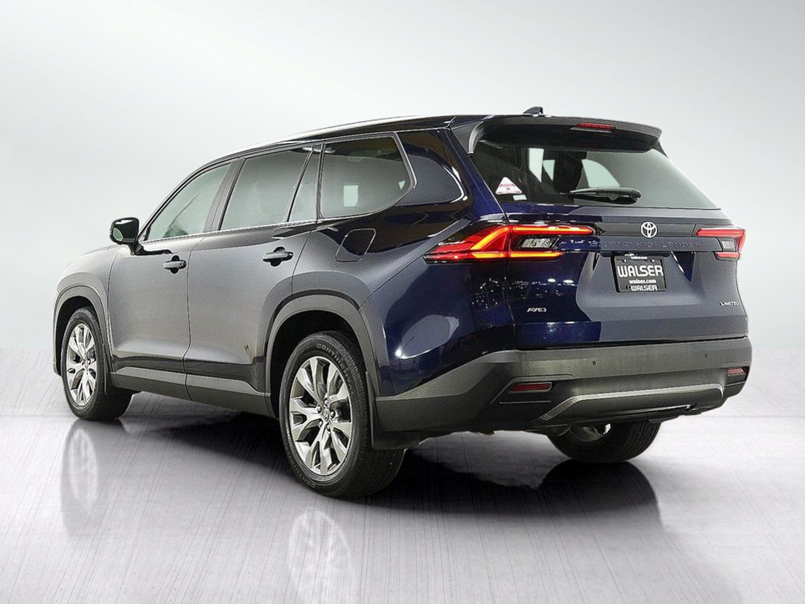 Used 2024 Toyota Grand Highlander AWD image 3