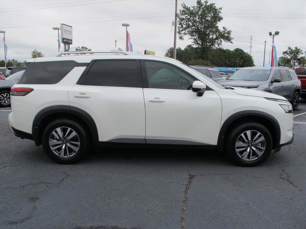 Used 2023 Nissan Pathfinder SL w/ Lighting Package (N92) FWD image 2