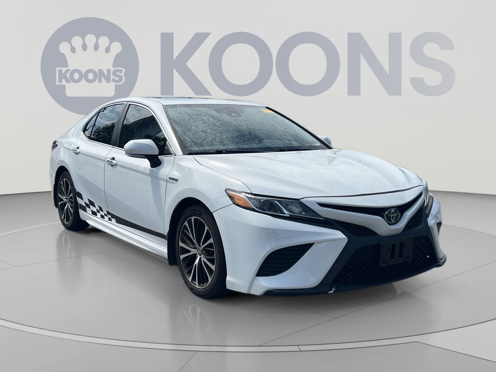 Used 2020 Toyota Camry SE w/ Sunroof Package FWD image 8