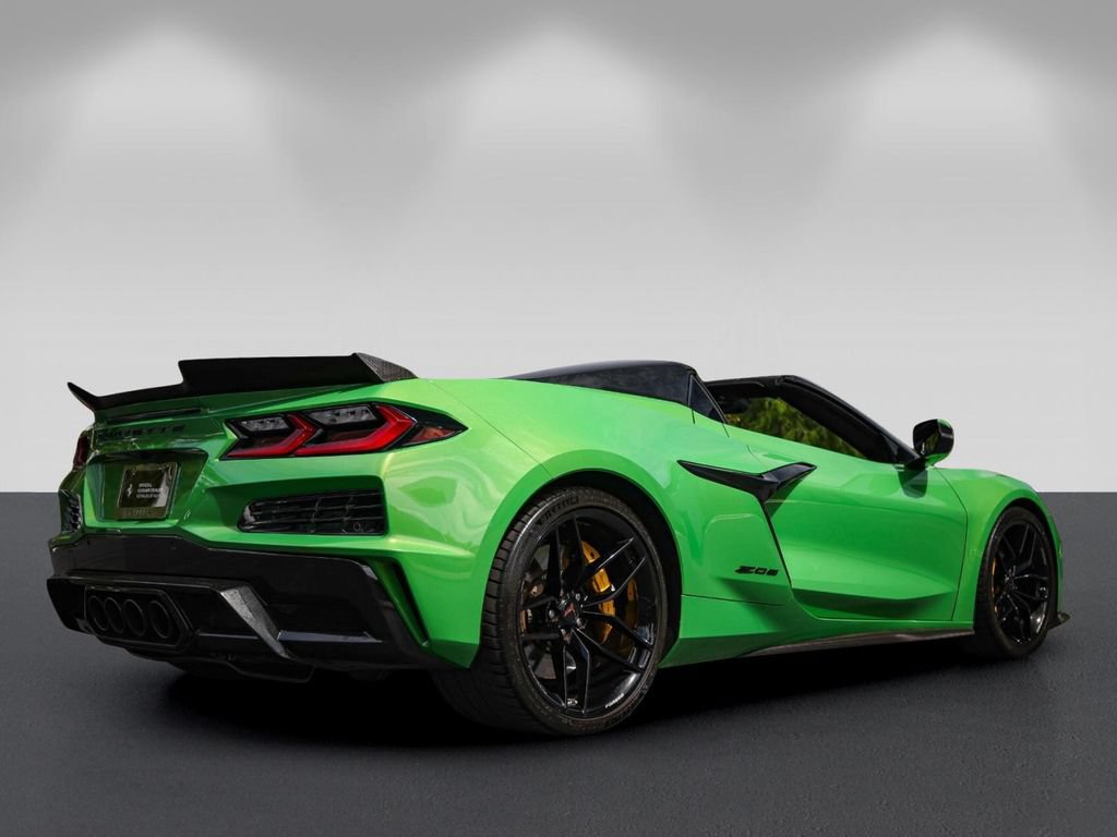Used 2026 Chevrolet Corvette Z06 w/ Stealth Interior Trim Package RWD image 3