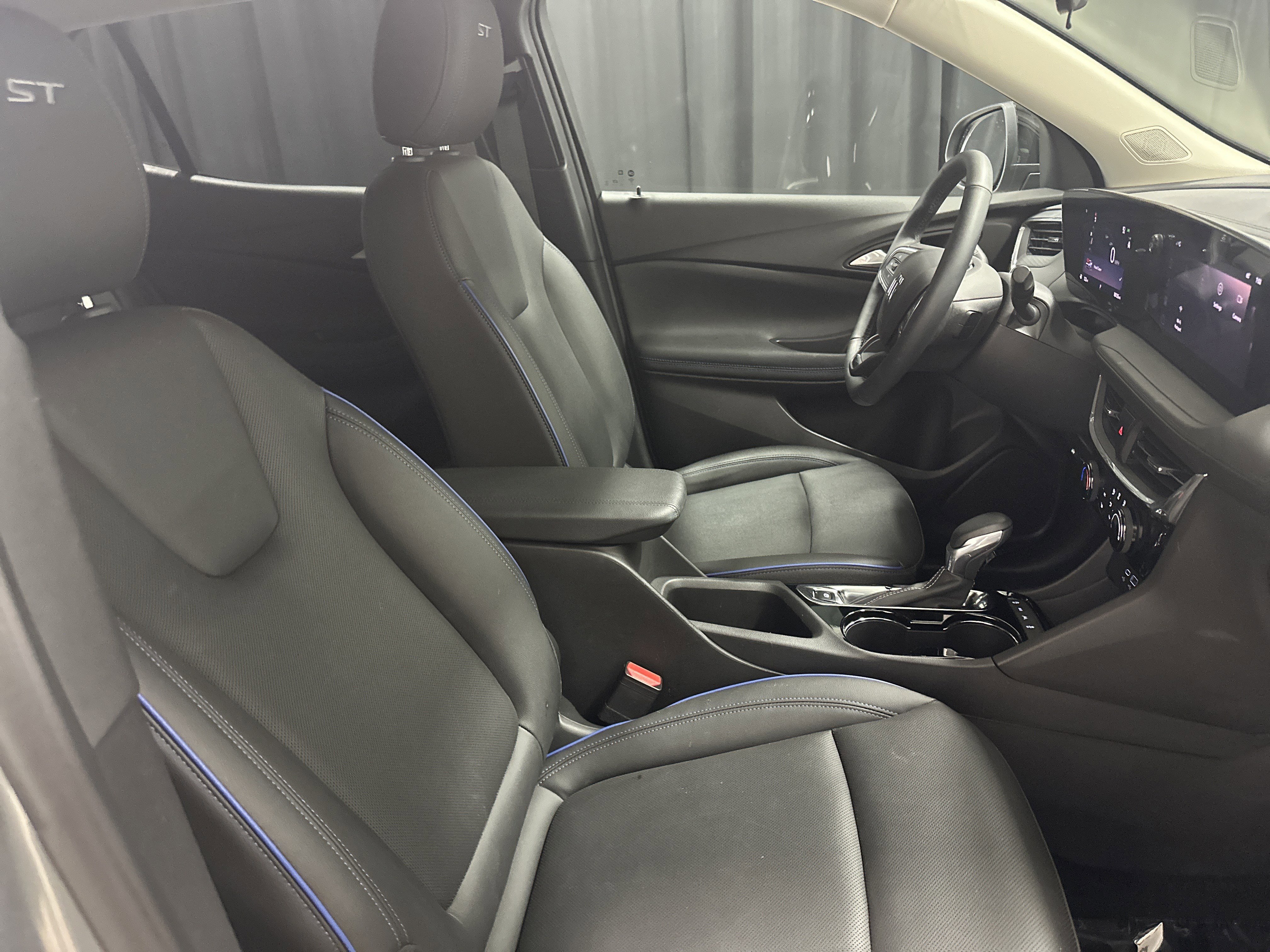 Used 2025 Buick Encore GX Sport Touring w/ Advanced Technology Package image 33