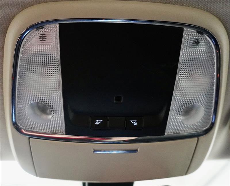 Used 2015 Chrysler 300 Limited image 26