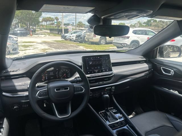 Used 2026 Jeep Compass Latitude AWD/4WD image 7