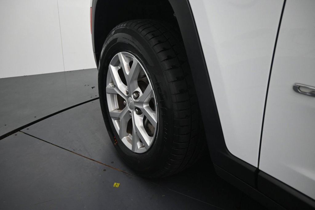 Used 2023 Jeep Grand Cherokee L Limited AWD/4WD image 13