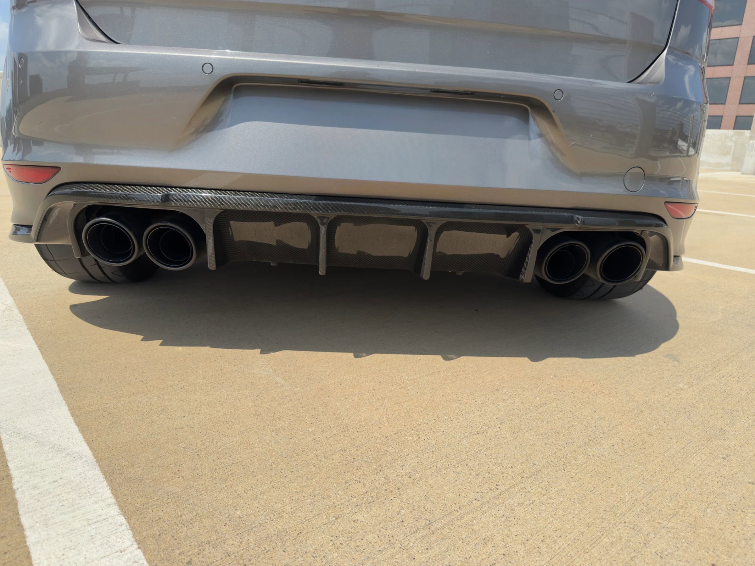 Used 2015 Volkswagen Golf R 4-Door image 36