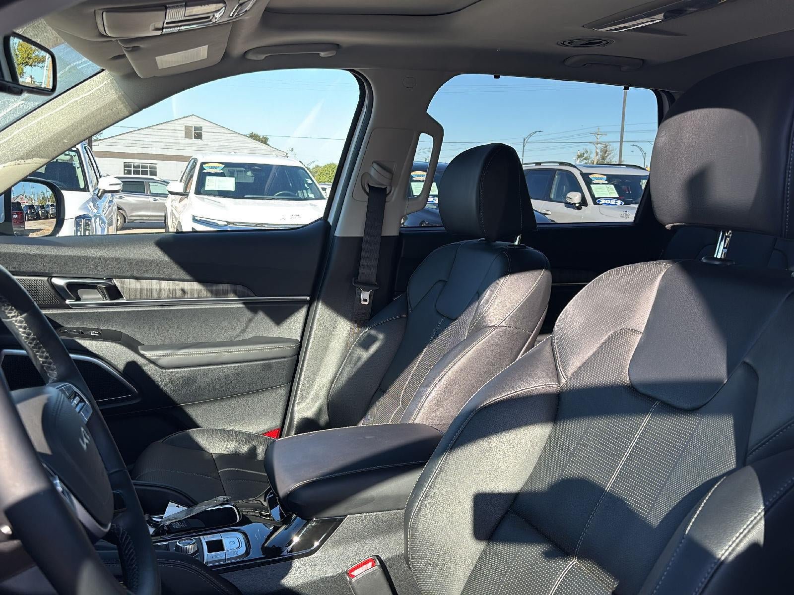 Certified 2025 Kia Telluride EX w/ EX Captain's Chair Package AWD/4WD image 12
