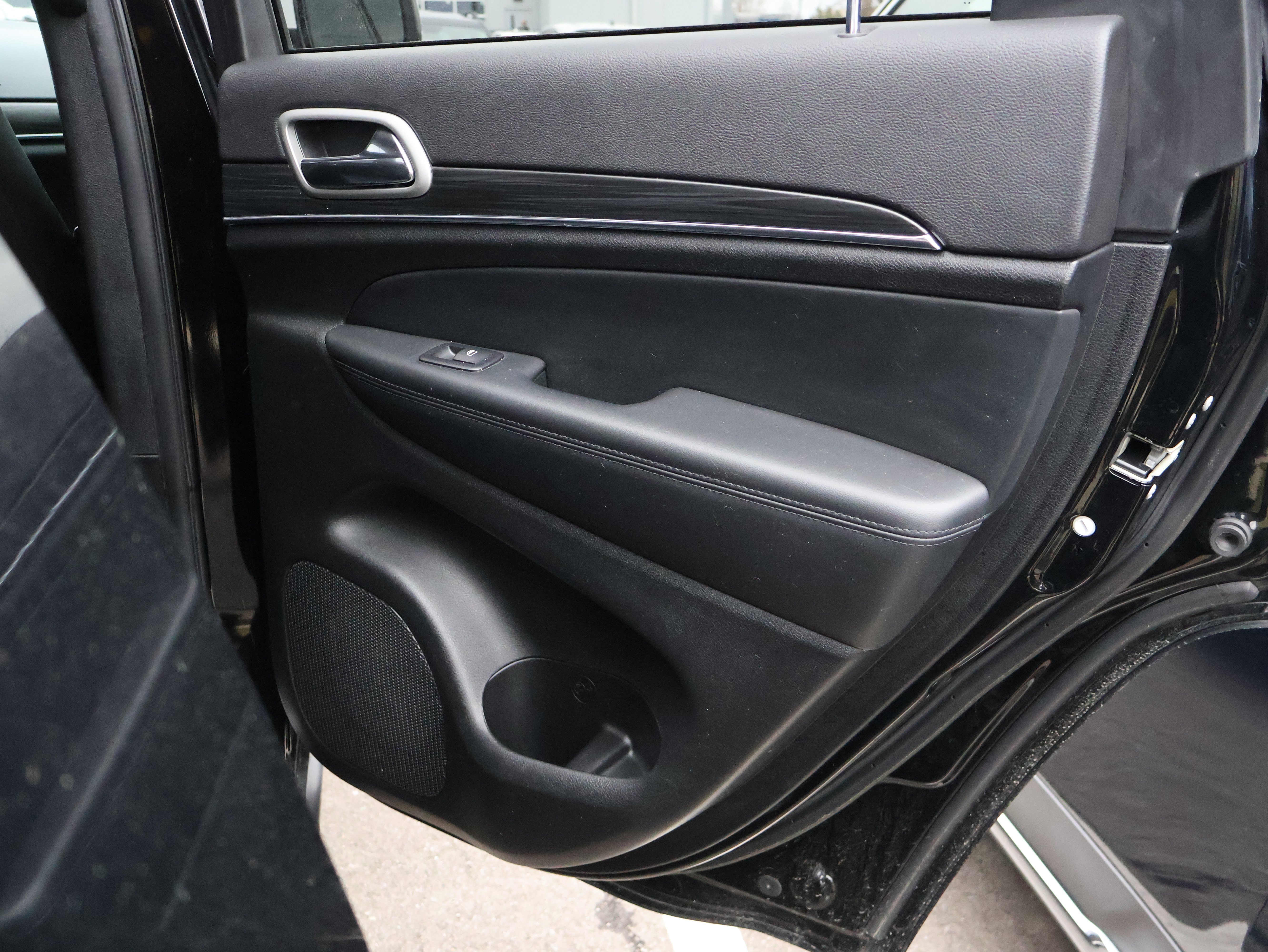 Used 2021 Jeep Grand Cherokee Limited w/ Luxury Group II image 11