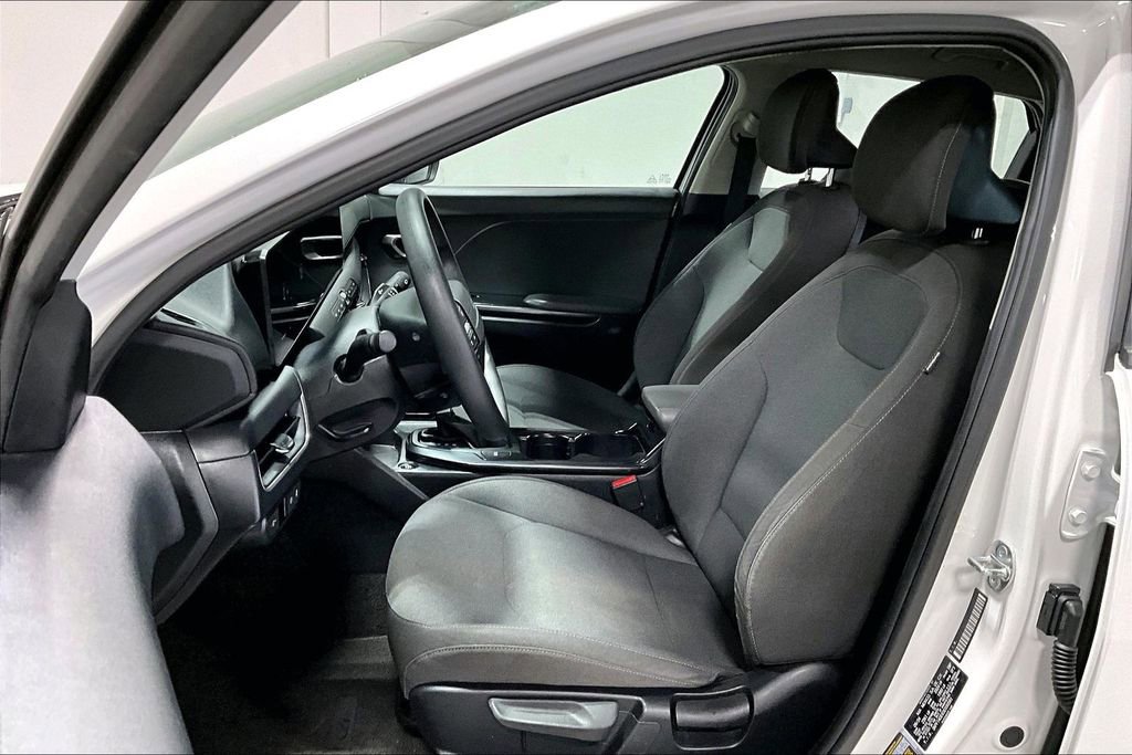 Used 2025 Kia K4 LXS image 32