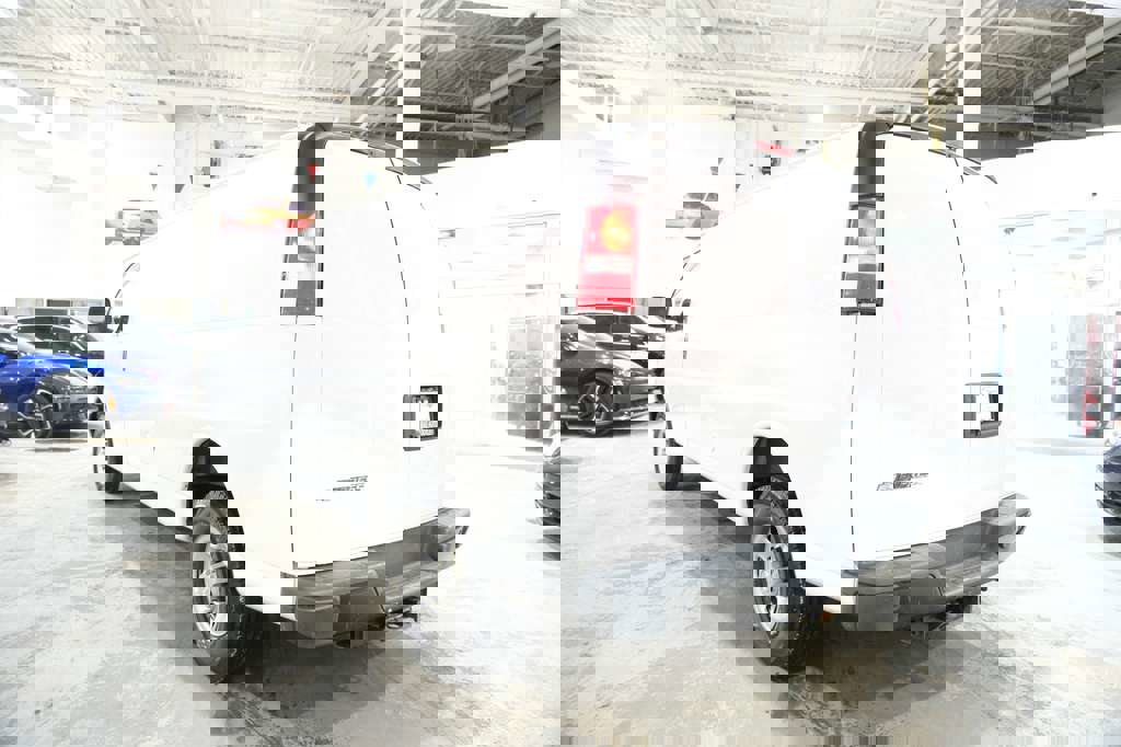 Used 2021 Chevrolet Express 3500 Extended w/ Driver Convenience Package image 8