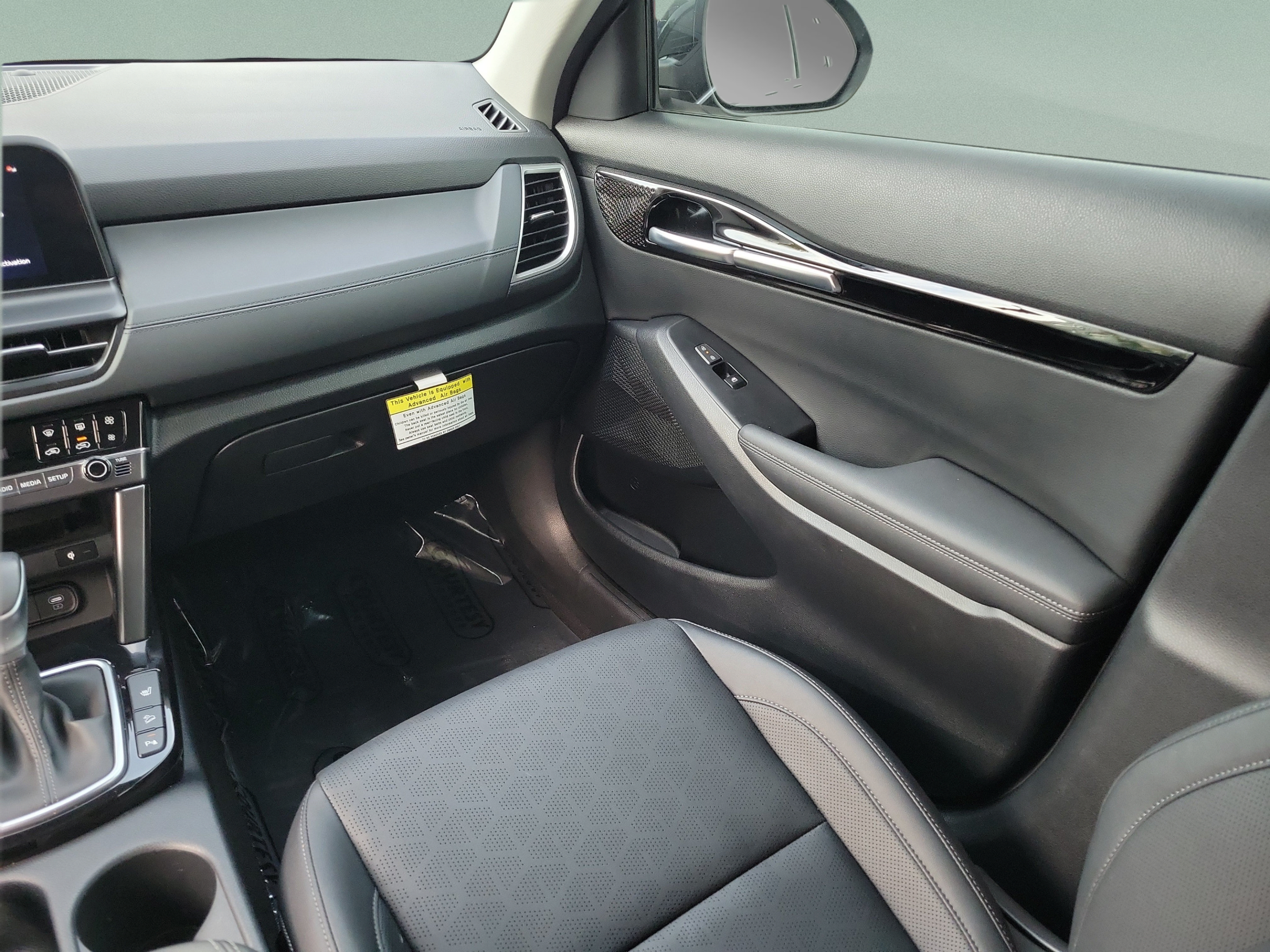 Certified 2025 Kia Seltos EX w/ EX Sunroof Package FWD image 11