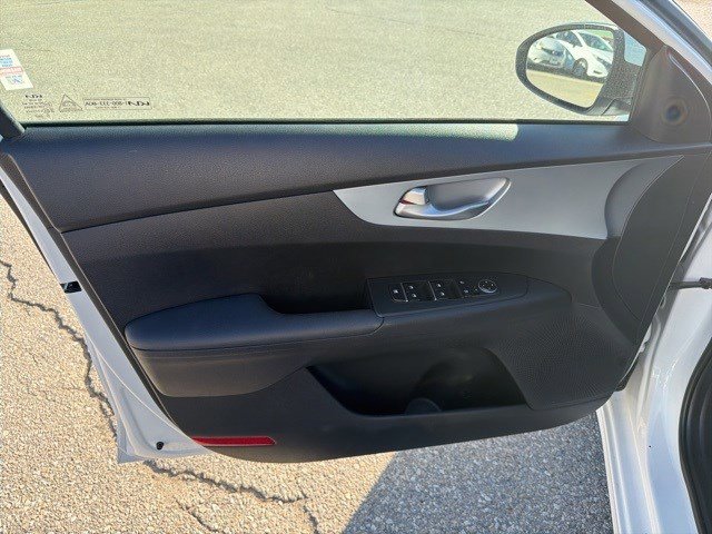 Used 2023 Kia Forte LXS image 10