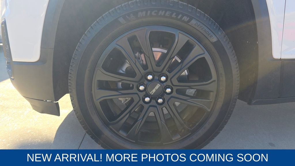 Used 2022 GMC Acadia SLT w/ Elevation Edition image 10