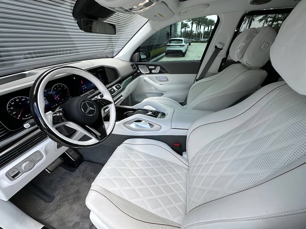 Used 2025 Mercedes-Benz Maybach GLS 600 4MATIC image 4