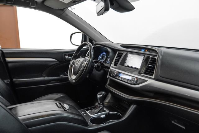 Used 2019 Toyota Highlander XLE image 20