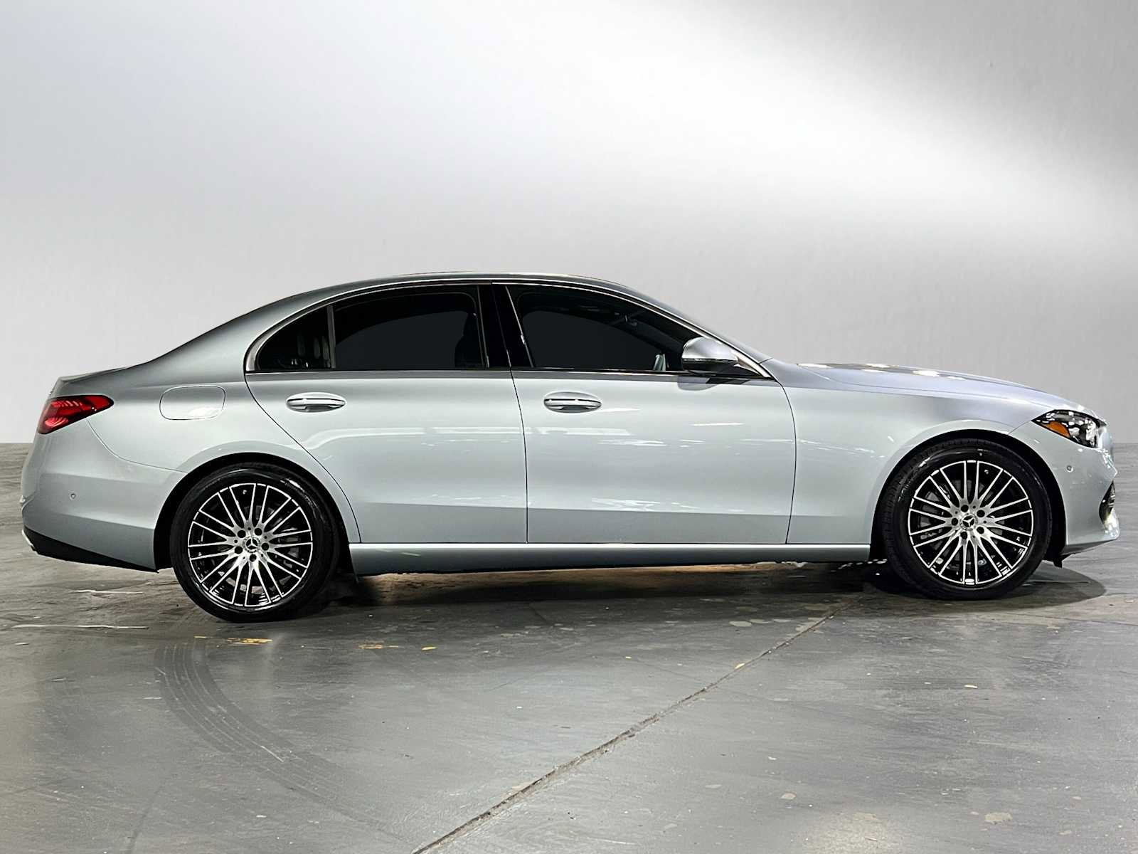 Used 2025 Mercedes-Benz C 300 4MATIC Sedan image 3