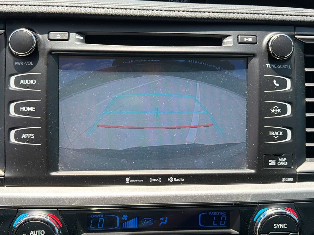 Used 2019 Toyota Highlander XLE FWD image 24