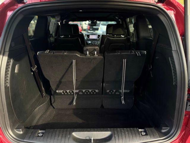 Certified 2025 Chrysler Pacifica Limited image 12