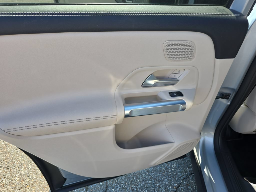 Used 2026 Mercedes-Benz GLB 250 4MATIC image 17
