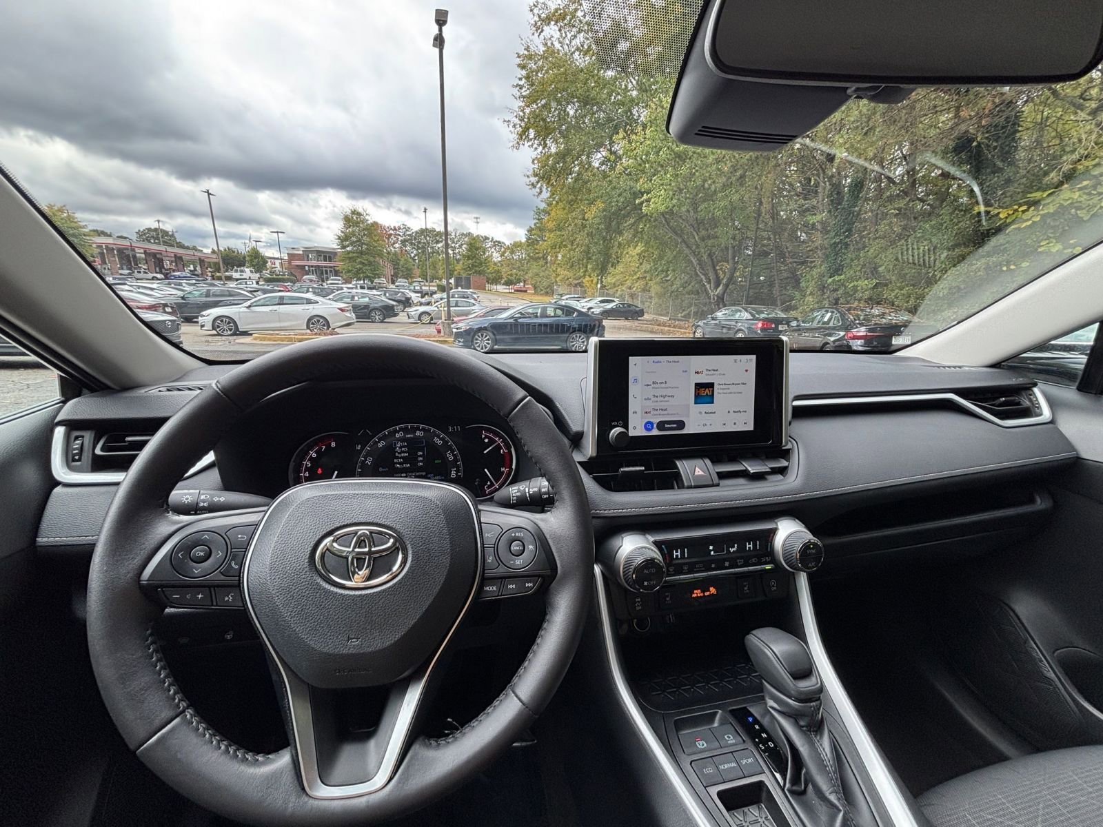 Used 2025 Toyota RAV4 XLE image 33