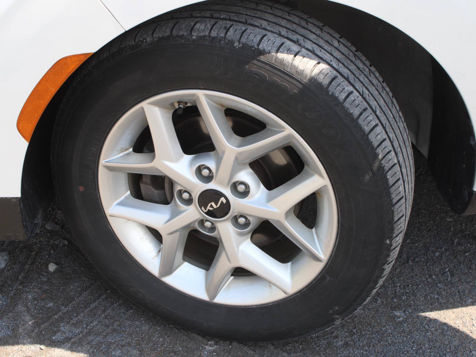 Used 2023 Kia Soul LX w/ LX Technology Package FWD image 18