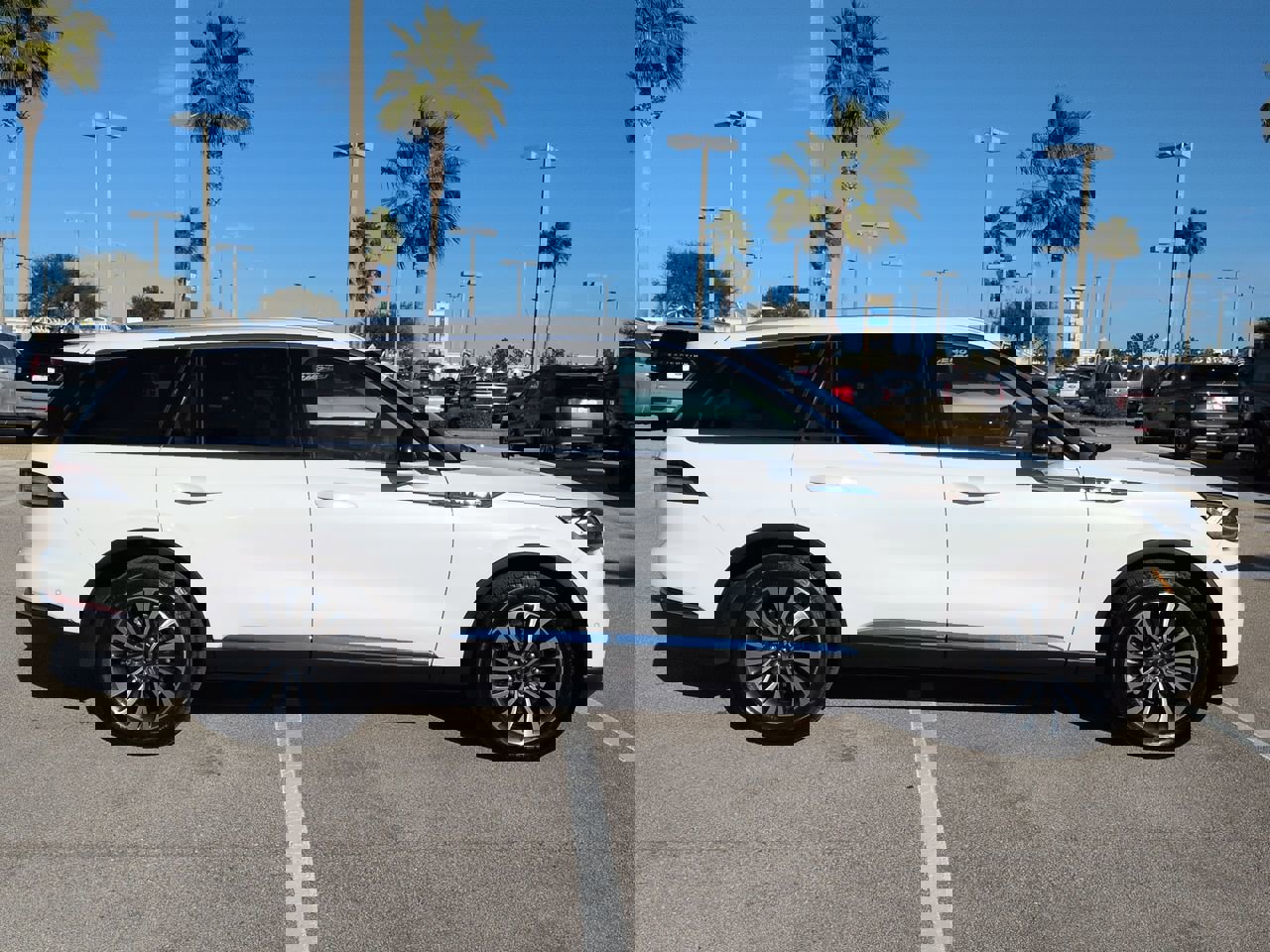 Certified 2022 Lincoln Aviator Reserve w/ Equipment Group 201A image 3