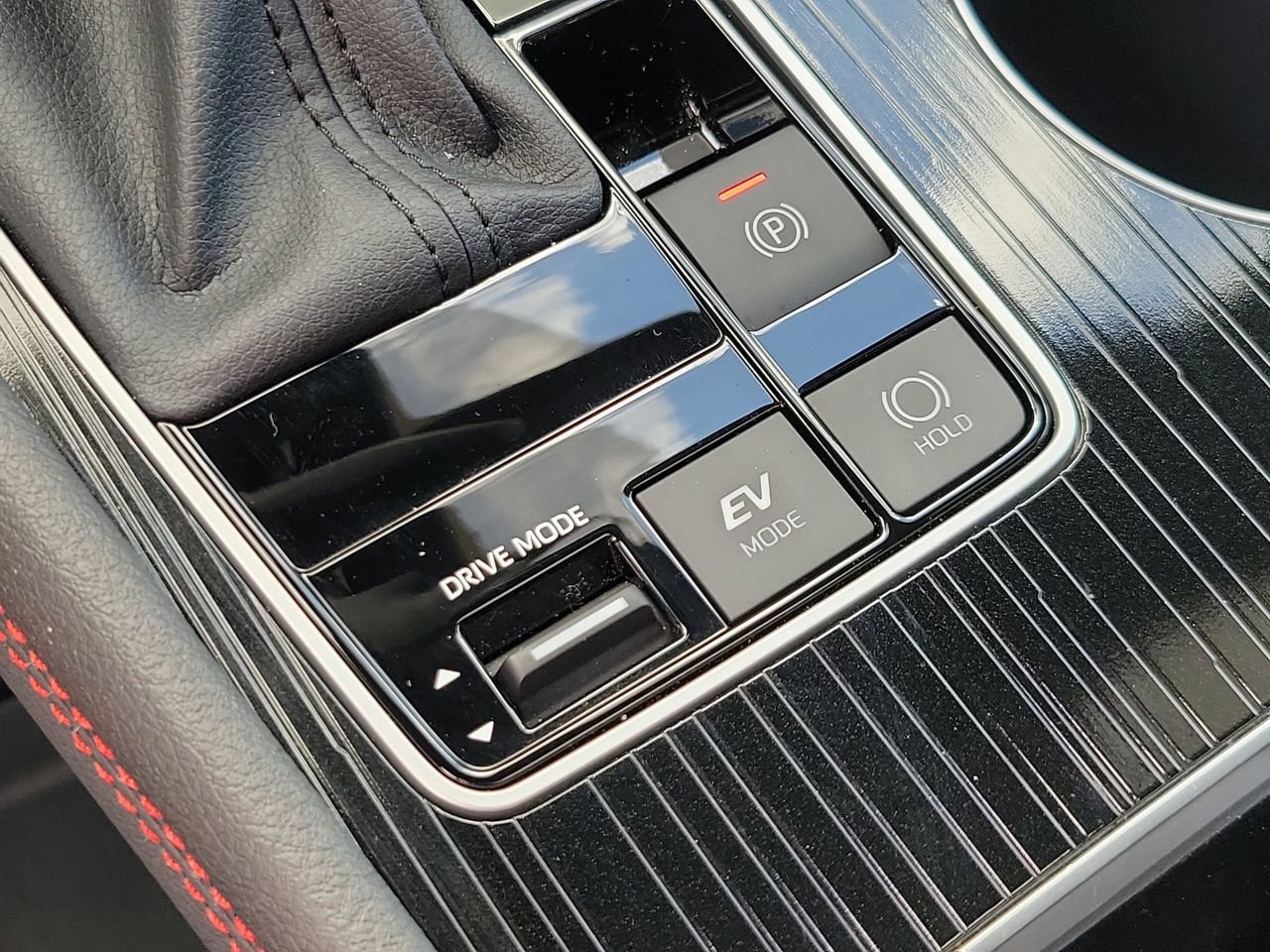 Used 2025 Toyota Sienna XSE w/ XSE Plus Package image 30