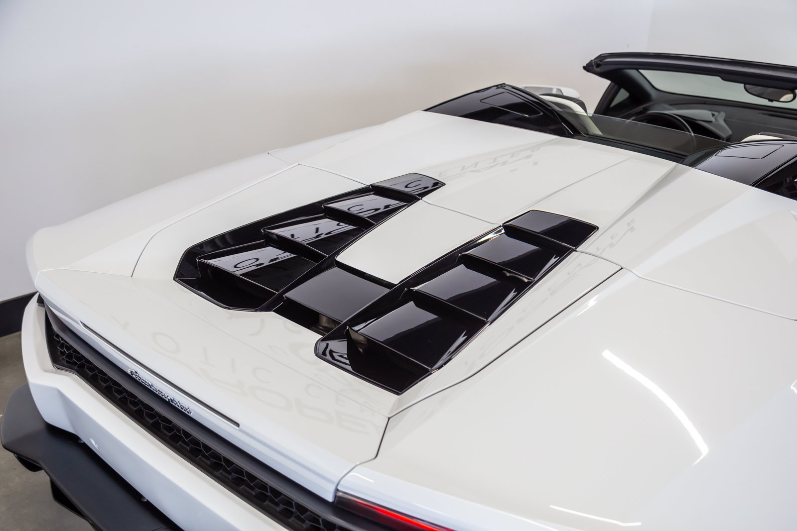 Used 2017 Lamborghini Huracan LP 610-4 AWD/4WD image 32