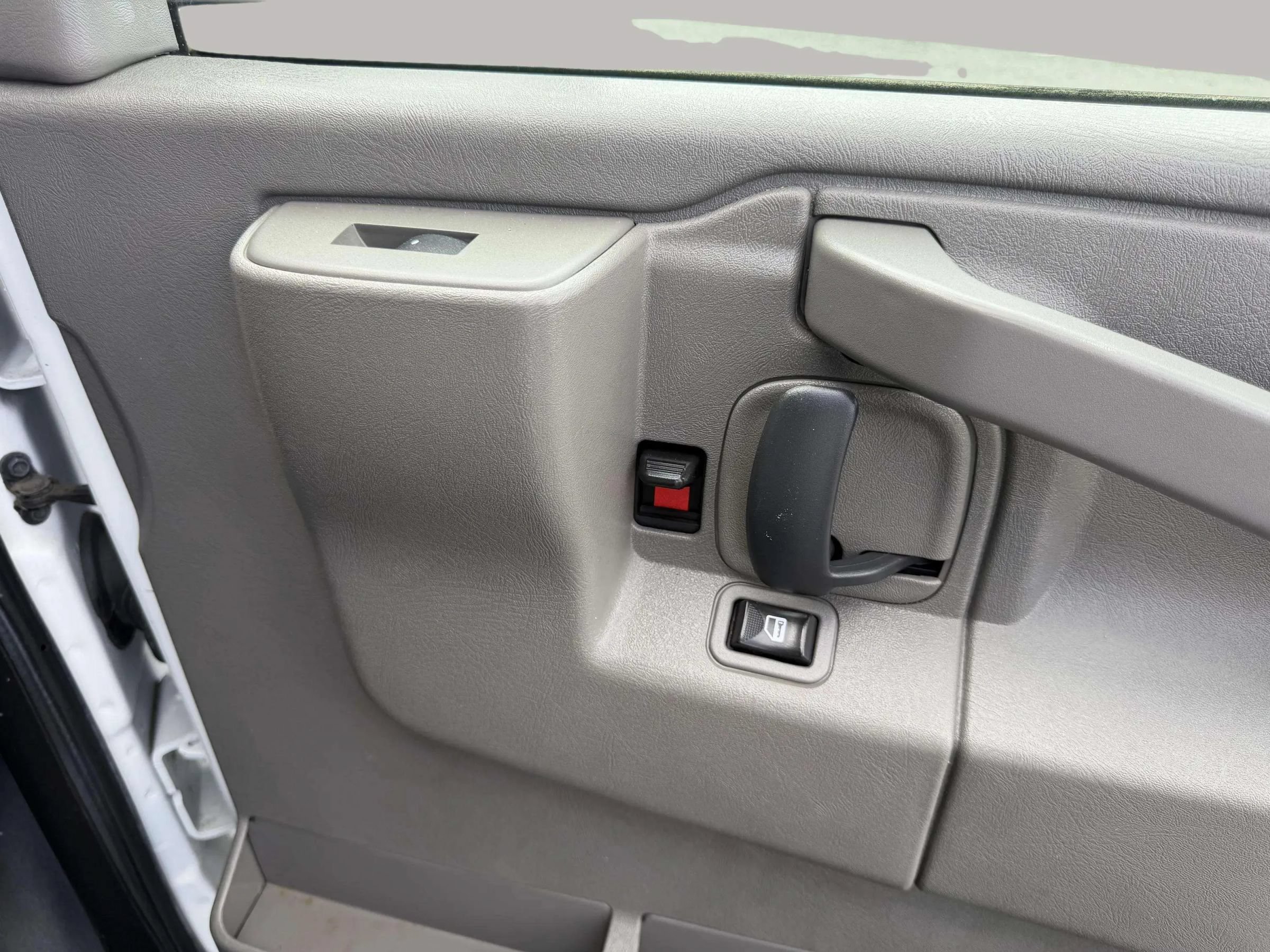 Used 2017 GMC Savana 2500 RWD image 19