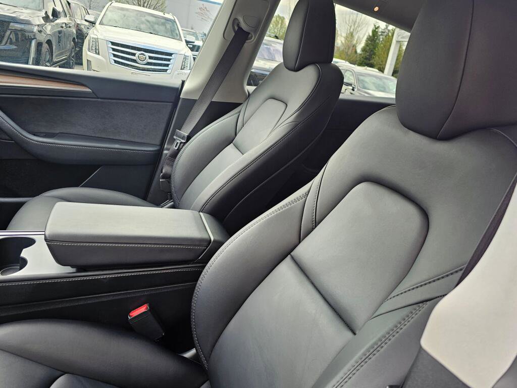 Used 2024 Tesla Model Y Long Range AWD/4WD image 24