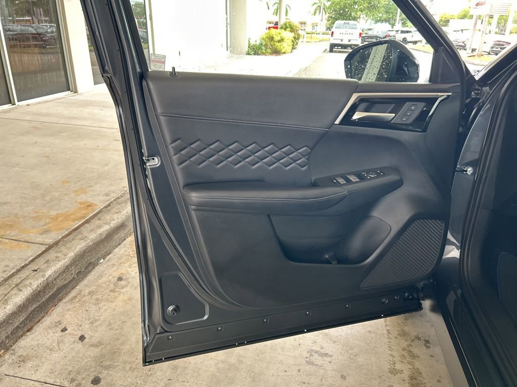 New 2025 Mitsubishi Outlander SEL Black Edition image 42