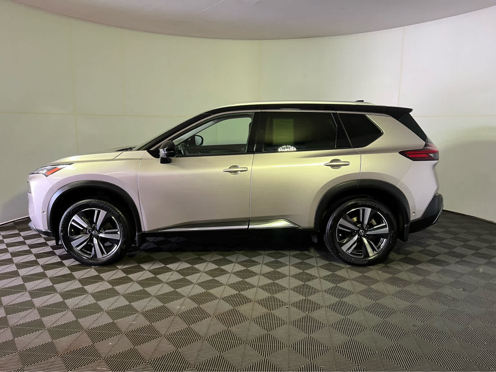 Certified 2023 Nissan Rogue SL w/ SL Premium Package AWD/4WD image 4